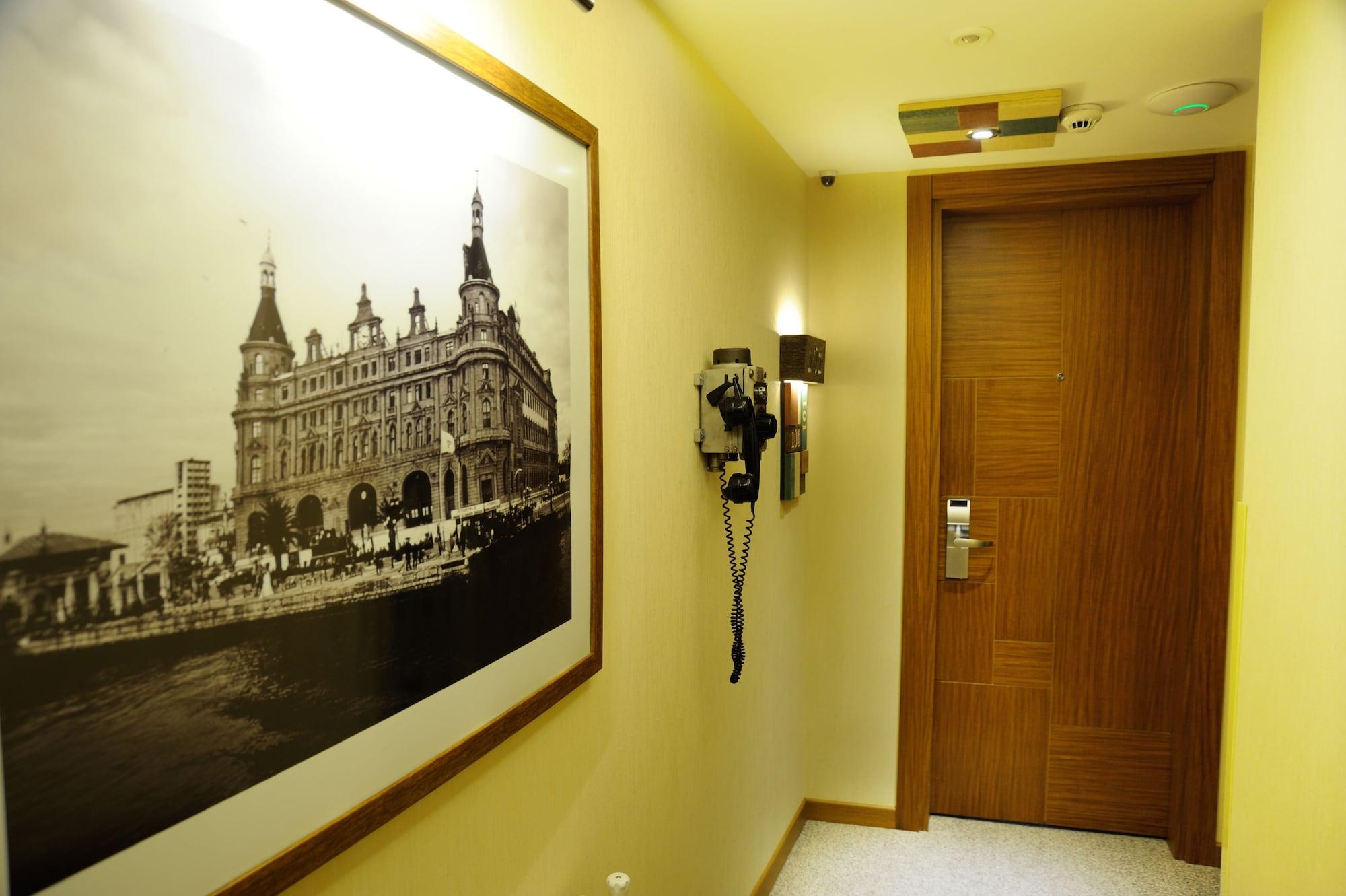 Collage Taksim Hotel Istanbul Exterior photo